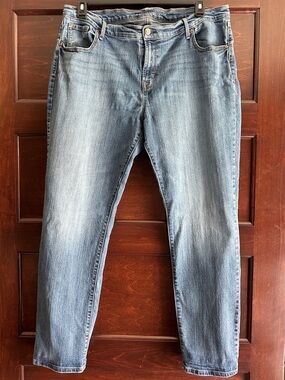 Old Navy Women's Straight Leg Jeans in Medium Blue Wash